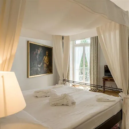 Отель Grand Europe 4*