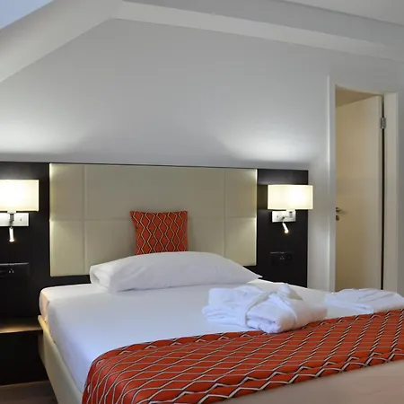 Отель Grand Europe 4*