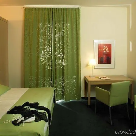 Отель Grand Europe 4*